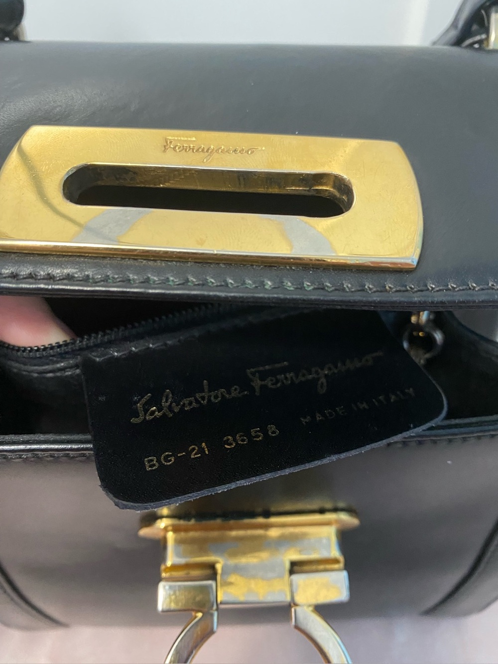 Vintage Salvatore Ferragamo crossbody bag - Picture 3 of 13